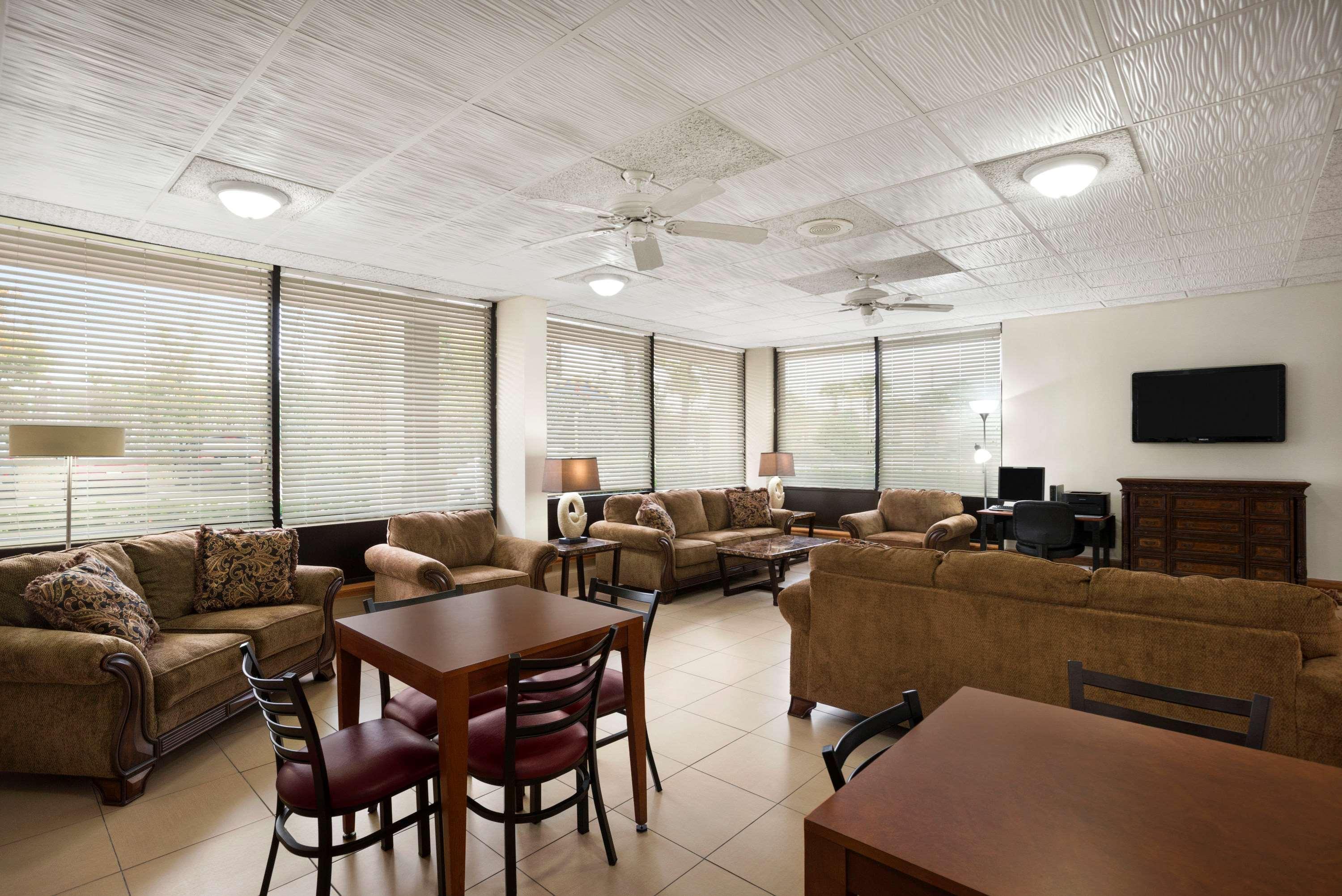 Days Inn By Wyndham Jacksonville Airport Bagian luar foto