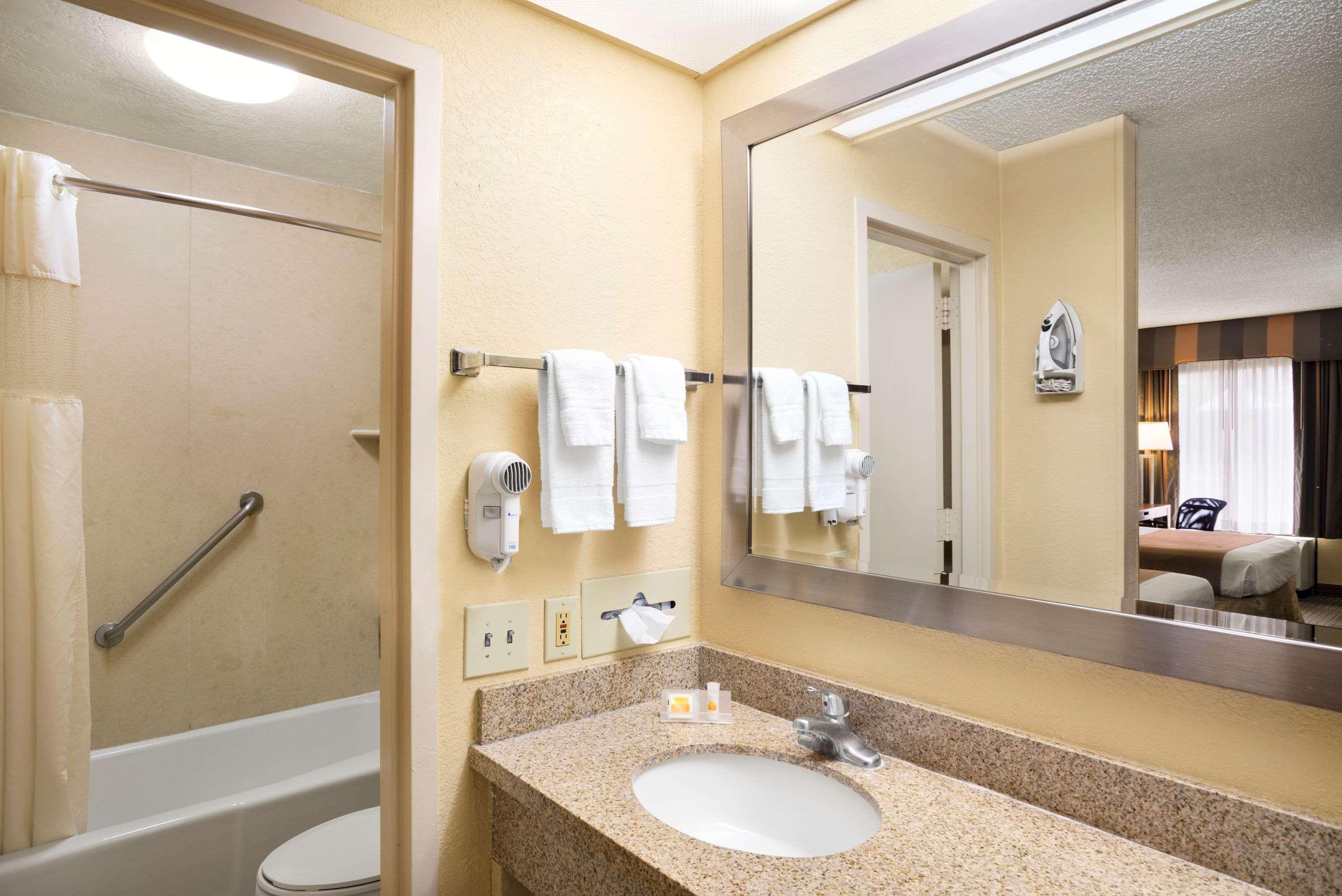 Days Inn By Wyndham Jacksonville Airport Bagian luar foto