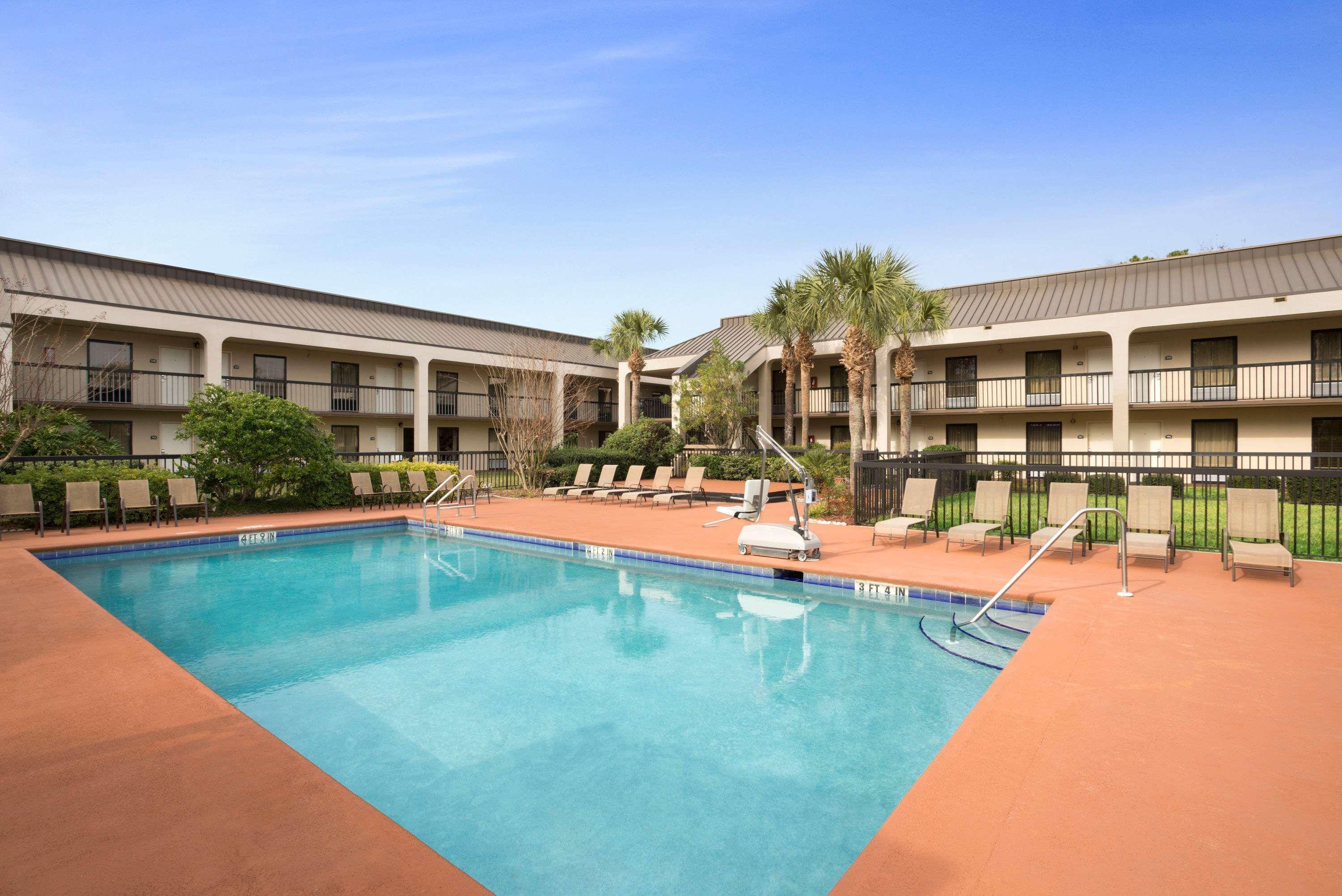 Days Inn By Wyndham Jacksonville Airport Bagian luar foto