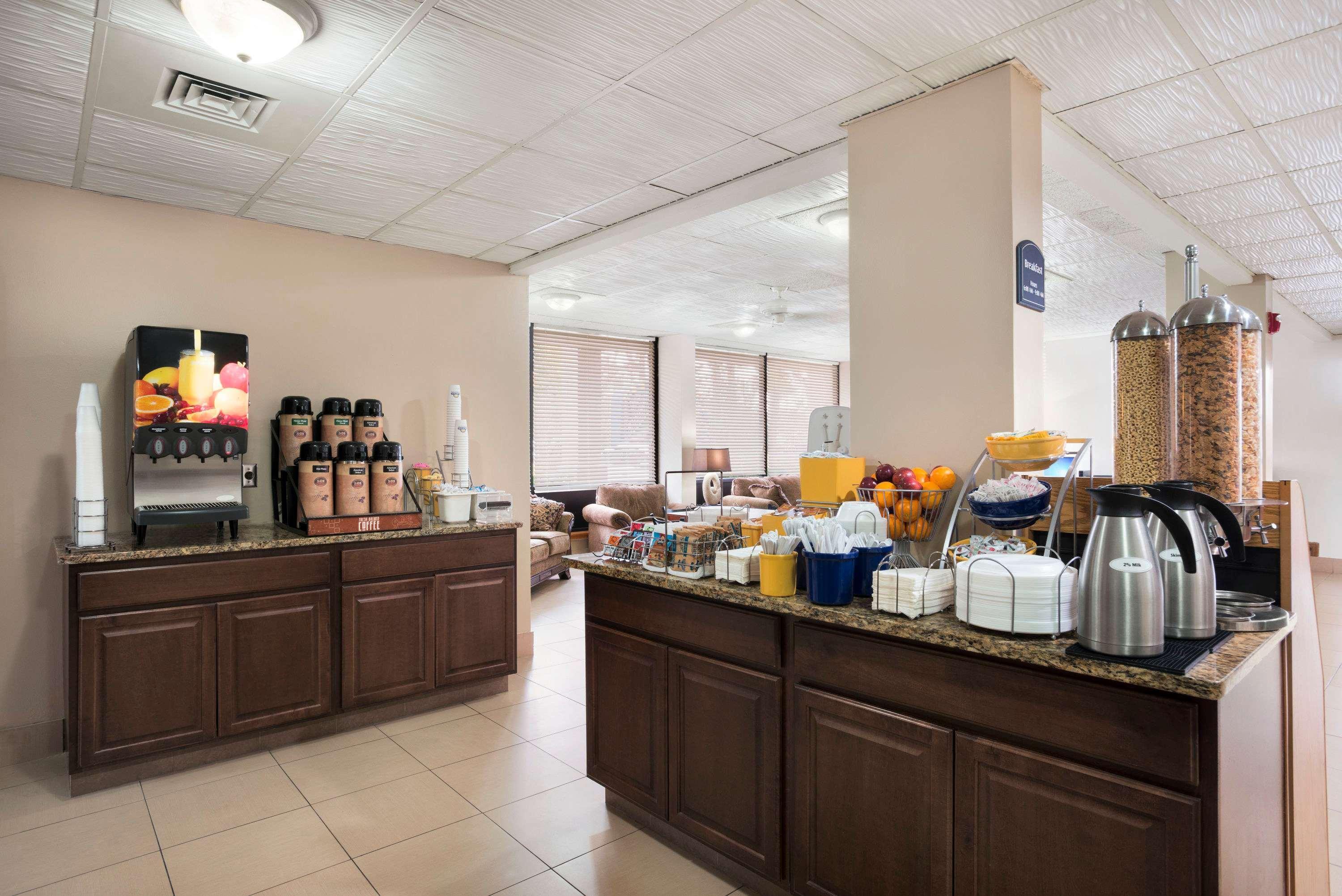 Days Inn By Wyndham Jacksonville Airport Bagian luar foto