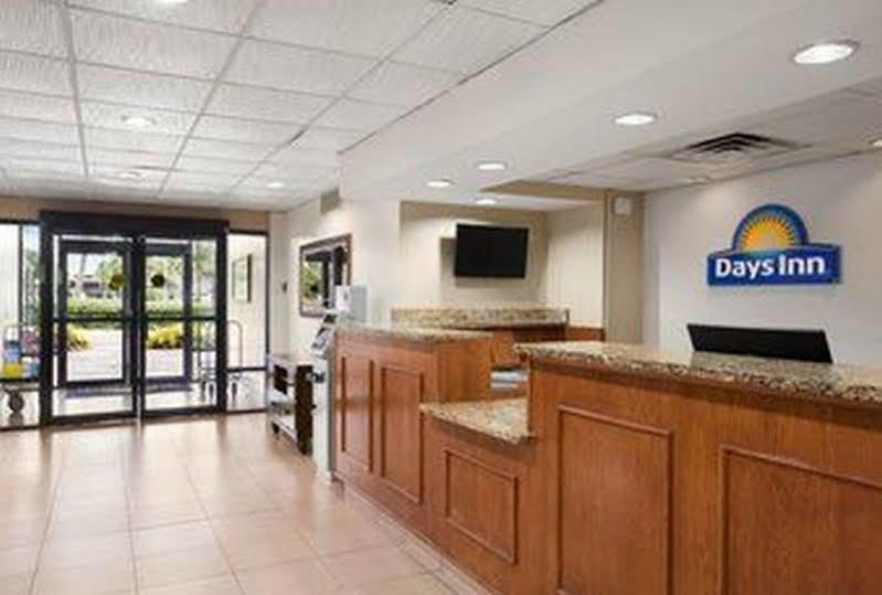 Days Inn By Wyndham Jacksonville Airport Bagian luar foto